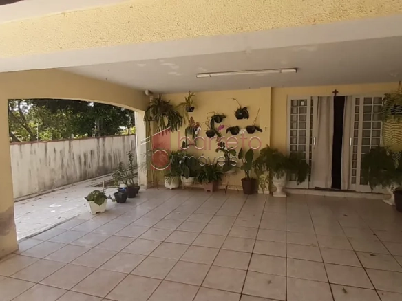 CASA TÉRREA COM EDÍCULA À VENDA NO BAIRRO ELOY CHAVES – JUNDIAÍ/SP