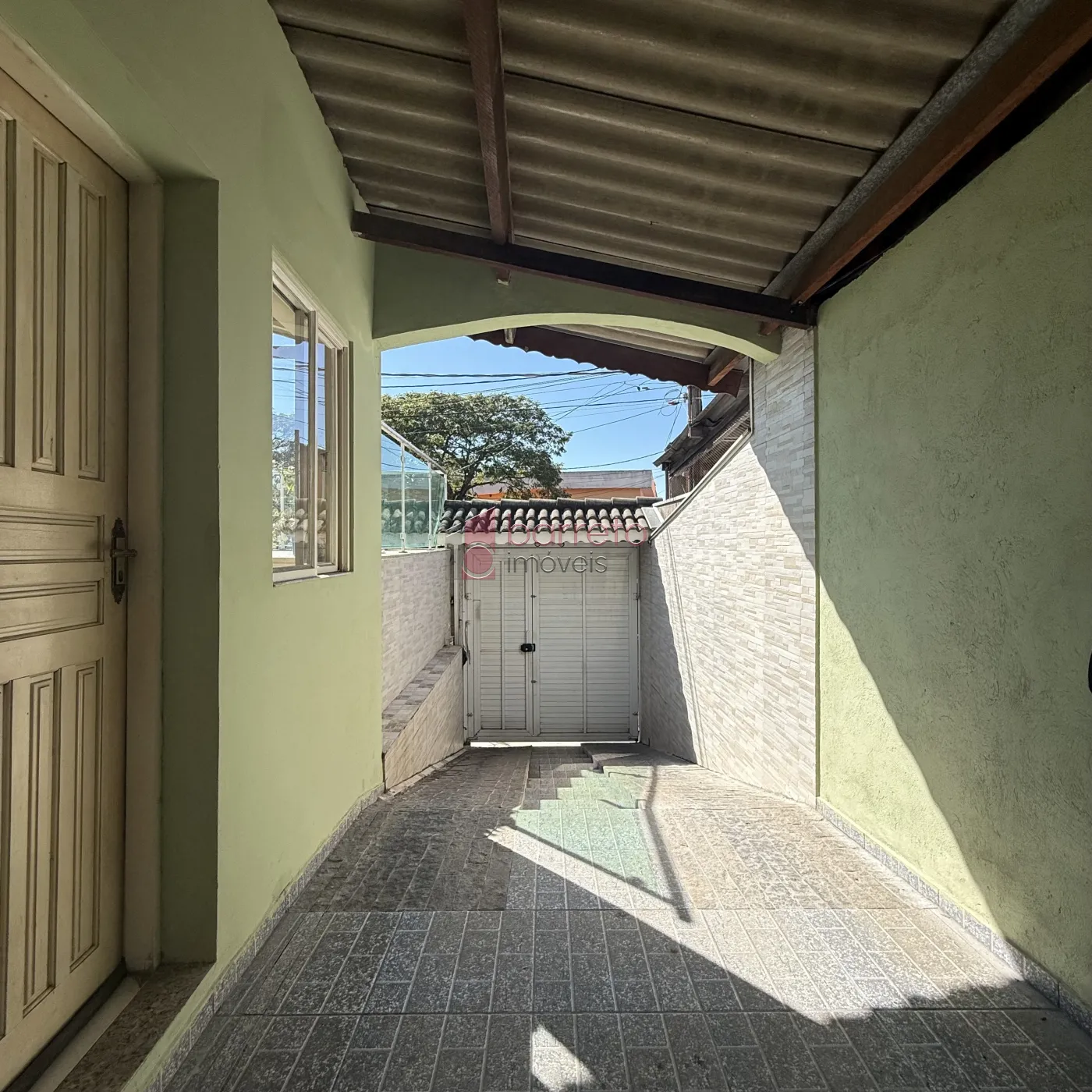 CASA COM SALÃO COMERCIAL À VENDA NO BAIRRO TULIPAS – JUNDIAÍ/SP