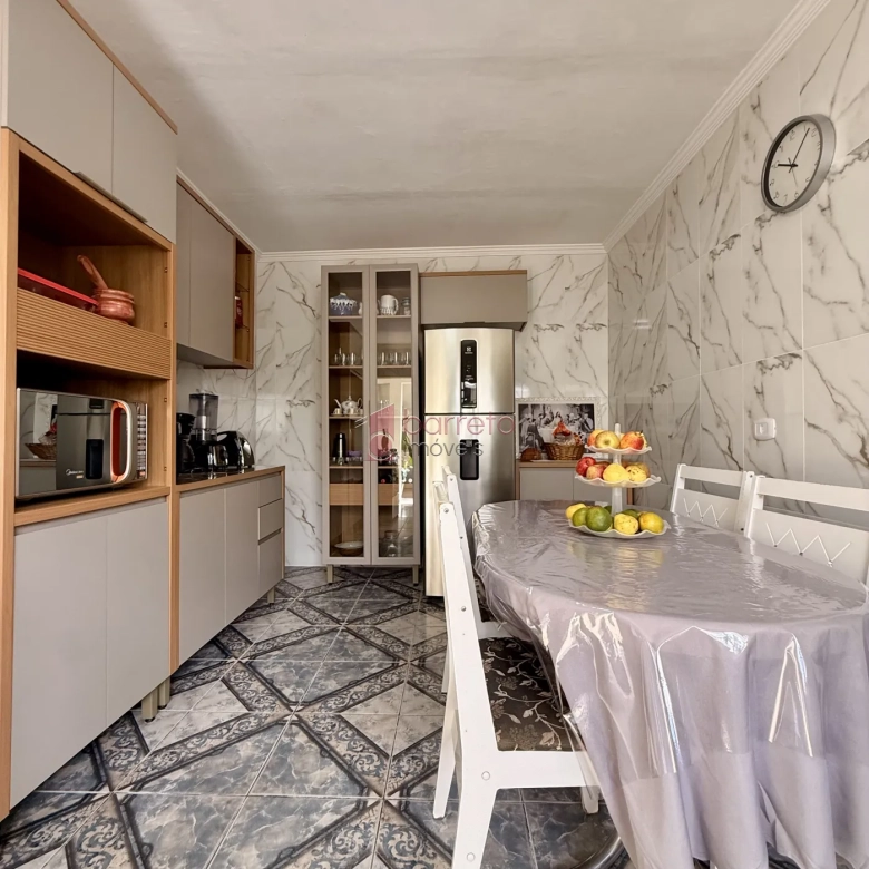 CASA COM SALÃO COMERCIAL À VENDA NO BAIRRO TULIPAS – JUNDIAÍ/SP