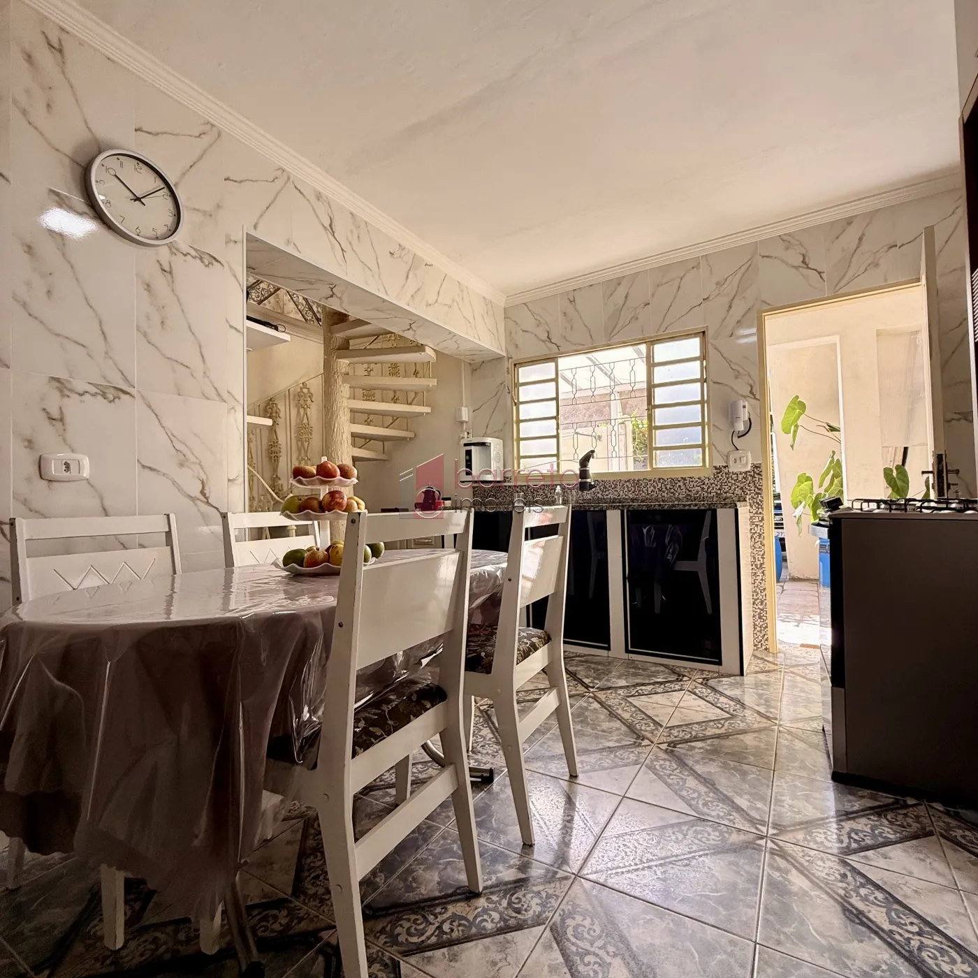 CASA COM SALÃO COMERCIAL À VENDA NO BAIRRO TULIPAS – JUNDIAÍ/SP