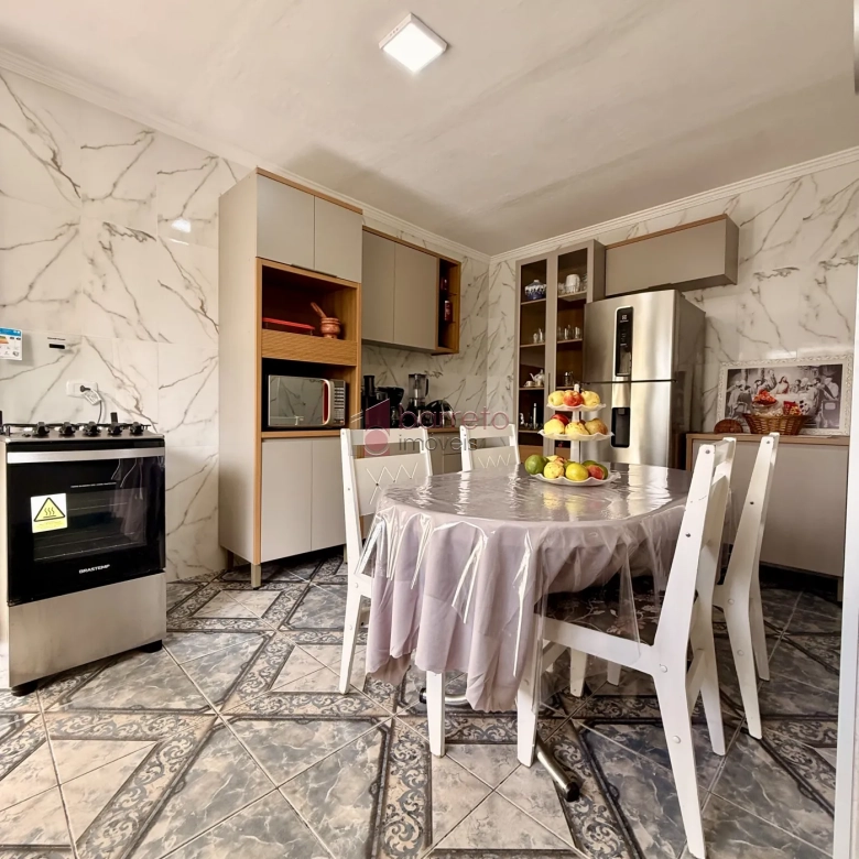 CASA COM SALÃO COMERCIAL À VENDA NO BAIRRO TULIPAS – JUNDIAÍ/SP