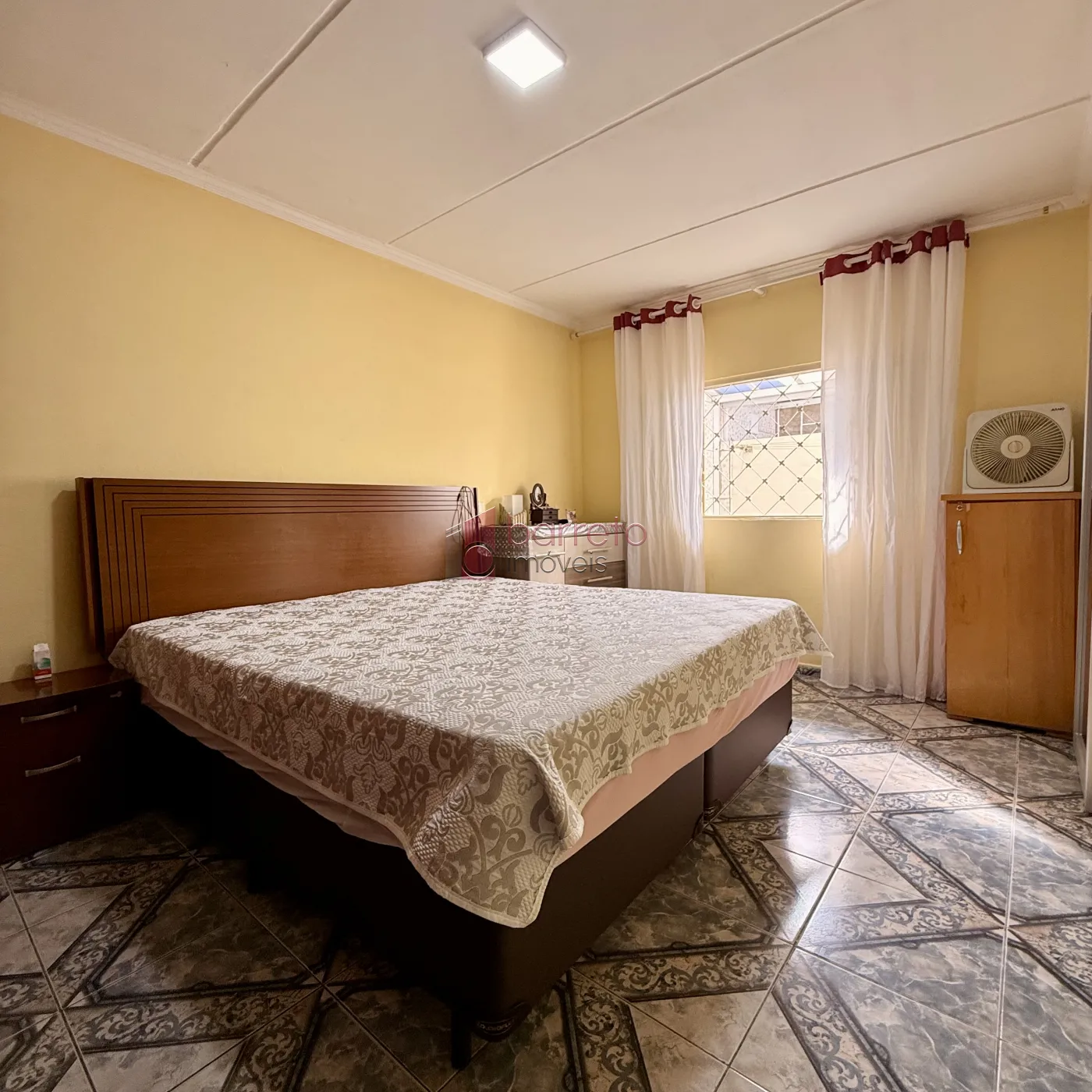 CASA COM SALÃO COMERCIAL À VENDA NO BAIRRO TULIPAS – JUNDIAÍ/SP