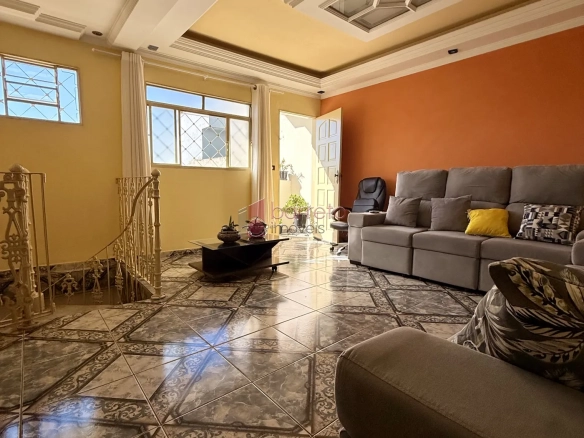 CASA COM SALÃO COMERCIAL À VENDA NO BAIRRO TULIPAS – JUNDIAÍ/SP
