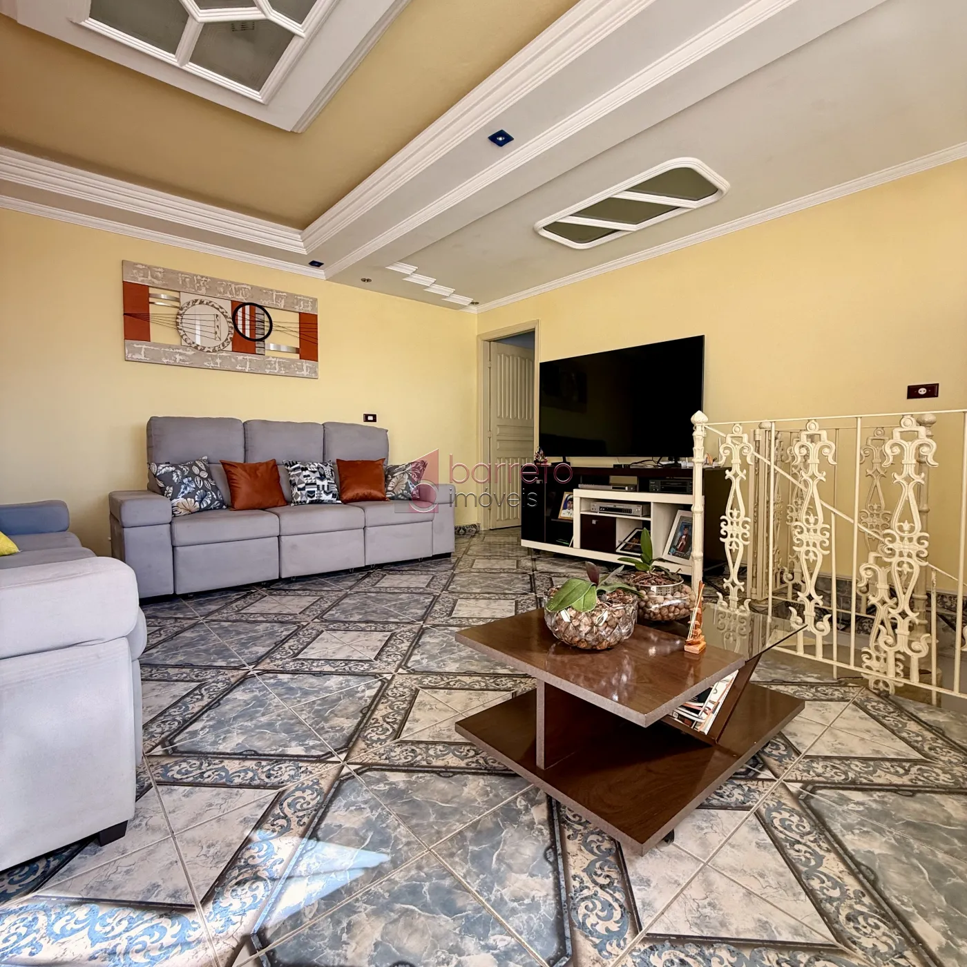 CASA COM SALÃO COMERCIAL À VENDA NO BAIRRO TULIPAS – JUNDIAÍ/SP