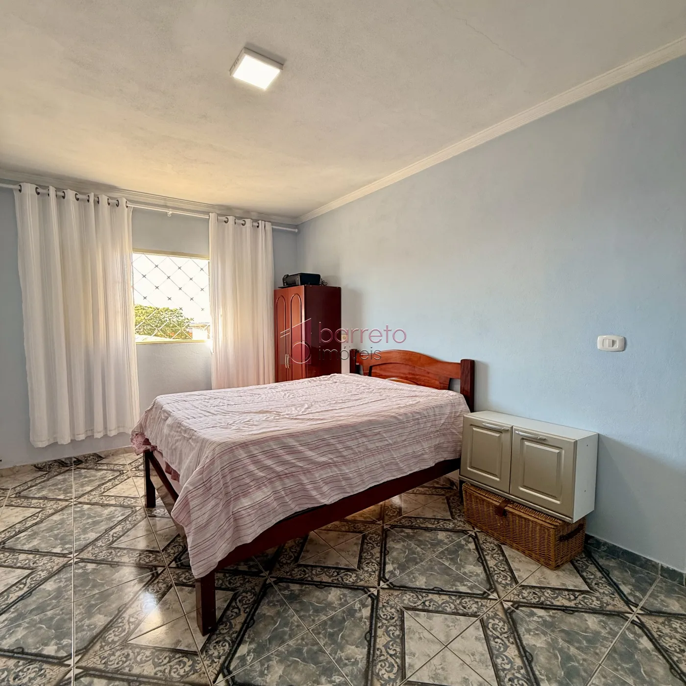 CASA COM SALÃO COMERCIAL À VENDA NO BAIRRO TULIPAS – JUNDIAÍ/SP