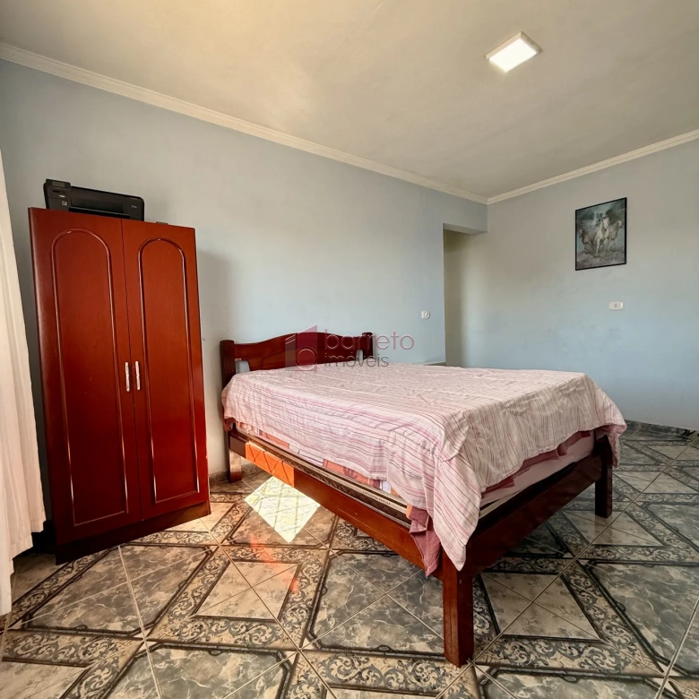 CASA COM SALÃO COMERCIAL À VENDA NO BAIRRO TULIPAS – JUNDIAÍ/SP