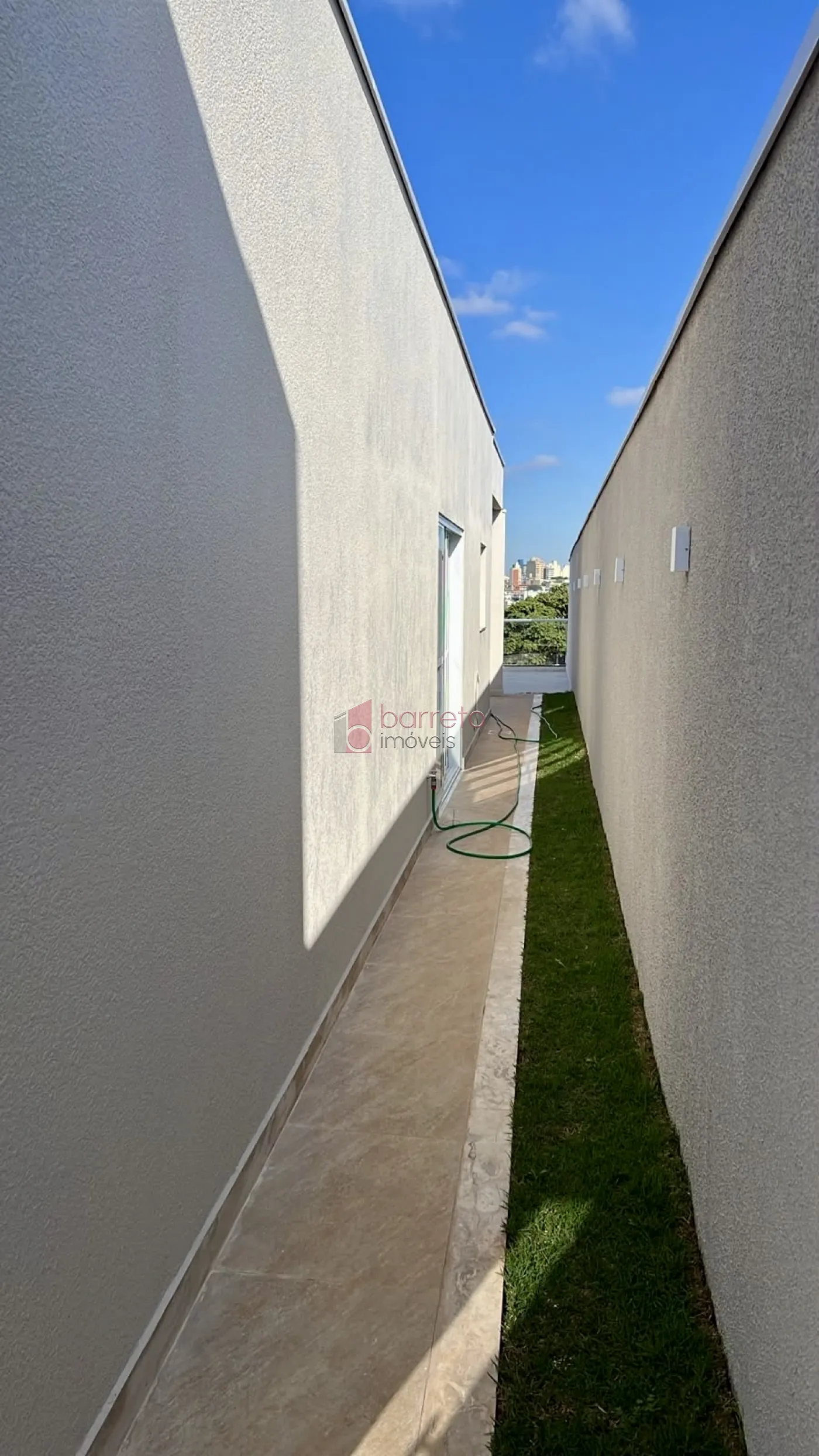 CASA TÉRREA COM 03 SUÍTES À VENDA NA VILA APARECIDA – JUNDIAÍ/SP