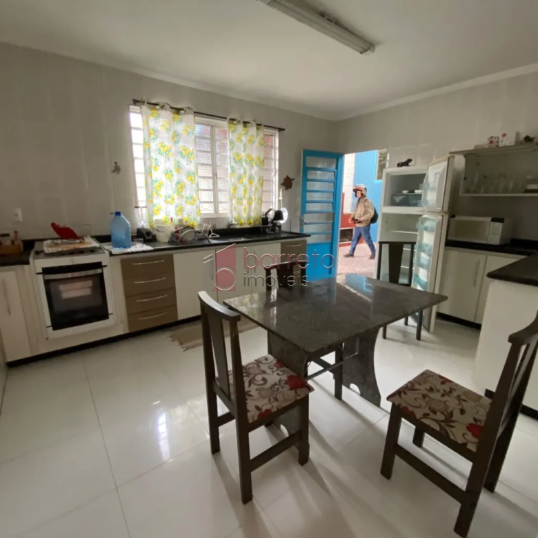 CASA COM ÉDICULA SEMI MOBILIADA PARA LOCAÇÃO NO BAIRRO CIDADE NOVA – JUNDIAÍ/SP