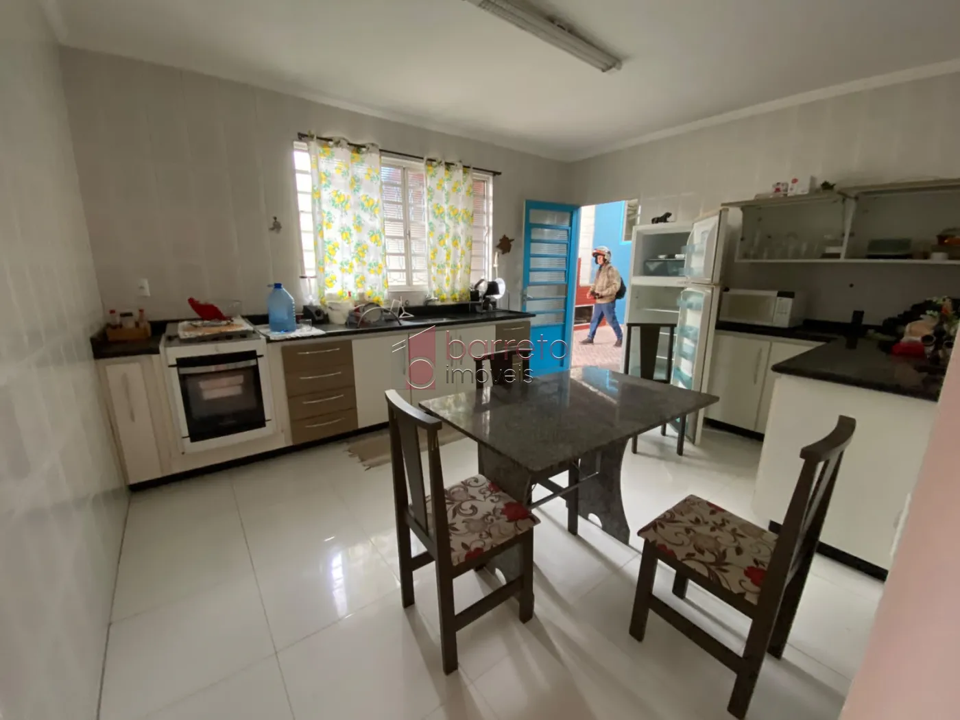 CASA COM ÉDICULA SEMI MOBILIADA PARA LOCAÇÃO NO BAIRRO CIDADE NOVA – JUNDIAÍ/SP