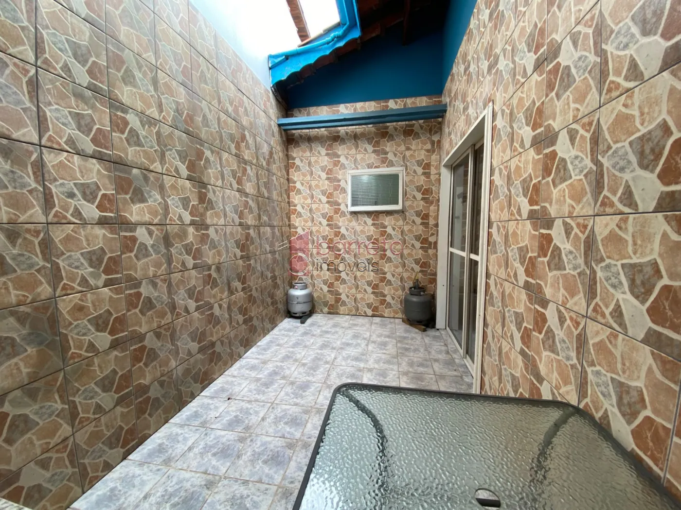 CASA COM ÉDICULA SEMI MOBILIADA PARA LOCAÇÃO NO BAIRRO CIDADE NOVA – JUNDIAÍ/SP