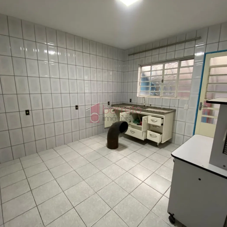 CASA COM ÉDICULA SEMI MOBILIADA PARA LOCAÇÃO NO BAIRRO CIDADE NOVA – JUNDIAÍ/SP