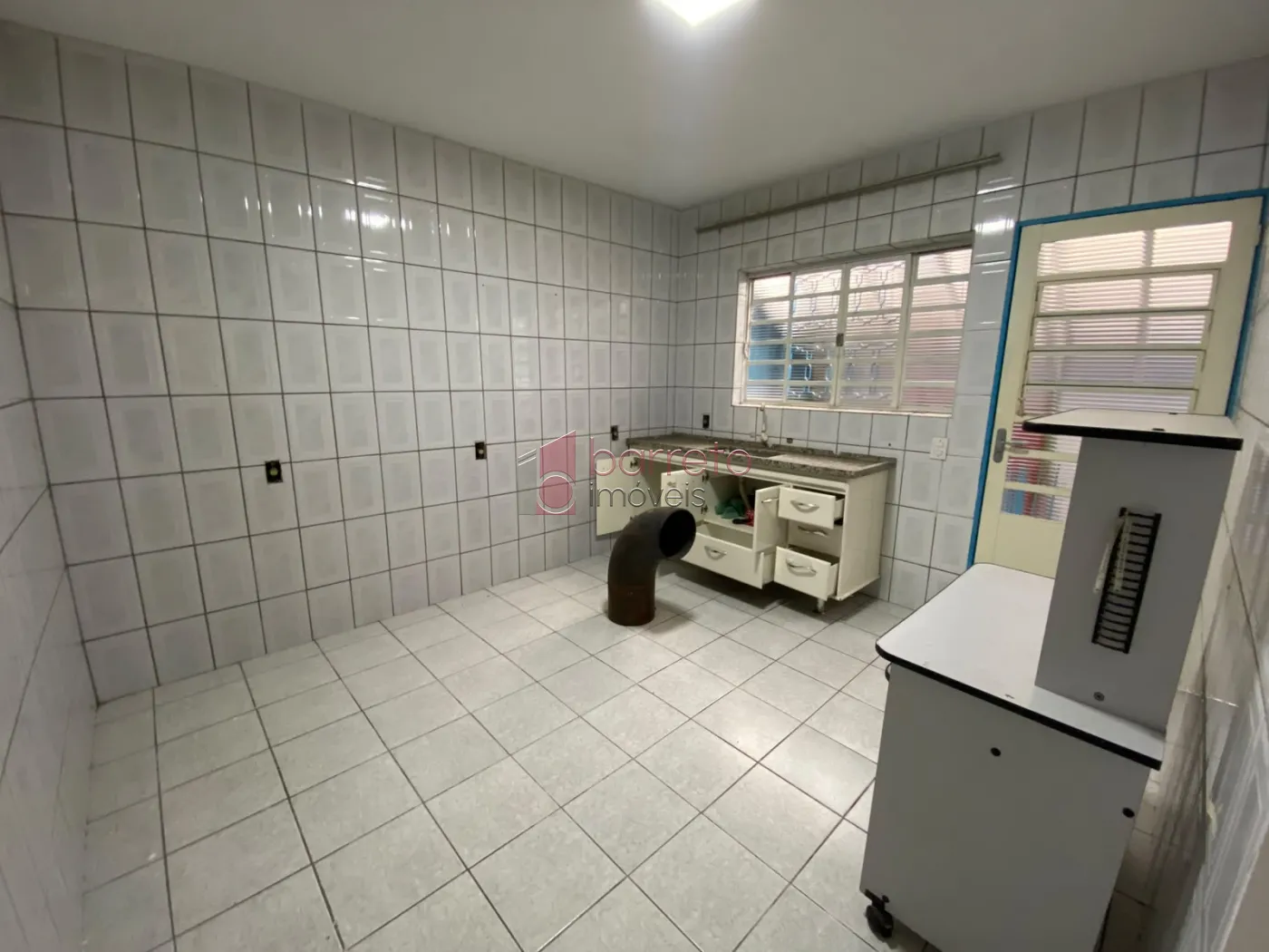 CASA COM ÉDICULA SEMI MOBILIADA PARA LOCAÇÃO NO BAIRRO CIDADE NOVA – JUNDIAÍ/SP