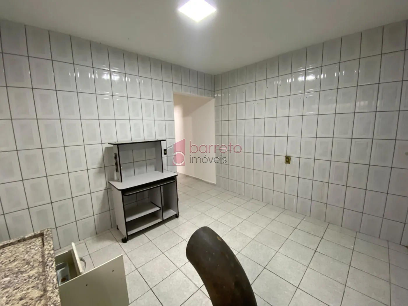CASA COM ÉDICULA SEMI MOBILIADA PARA LOCAÇÃO NO BAIRRO CIDADE NOVA – JUNDIAÍ/SP