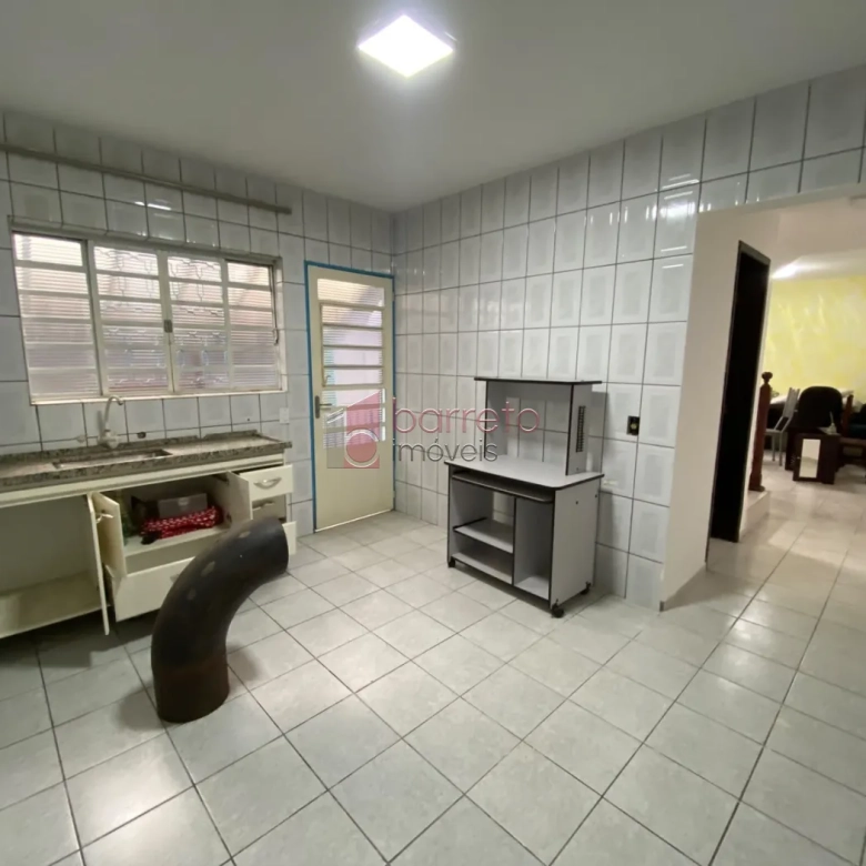 CASA COM ÉDICULA SEMI MOBILIADA PARA LOCAÇÃO NO BAIRRO CIDADE NOVA – JUNDIAÍ/SP