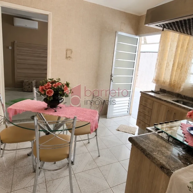 CASA TÉRREA COM EDÍCULA À VENDA NA VILA HORTOLÂNDIA – JUNDIAÍ/SP