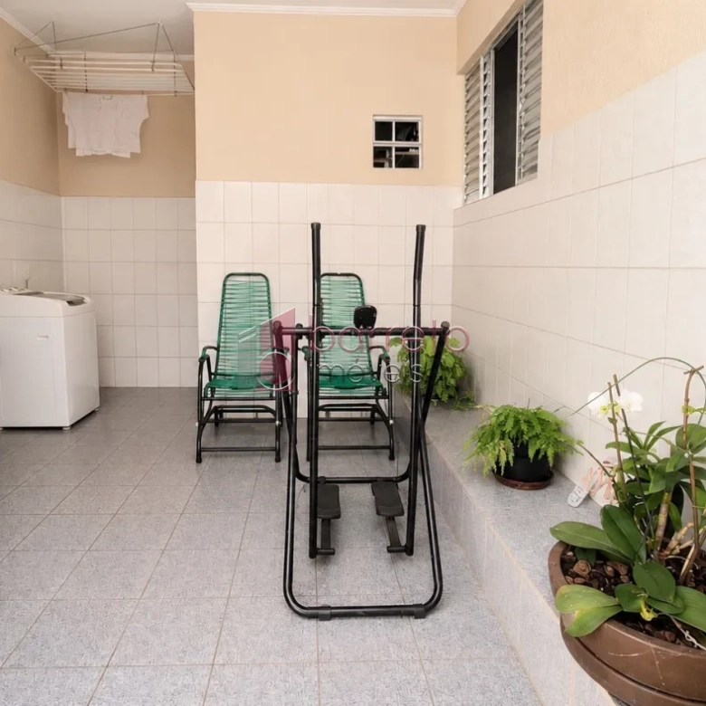 CASA TÉRREA COM EDÍCULA À VENDA NA VILA HORTOLÂNDIA – JUNDIAÍ/SP