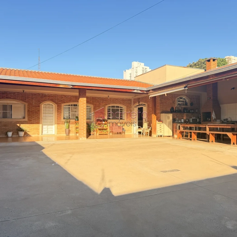 CASA À VENDA – 02 QUARTOS – VILA GUARANI/VILA VIOTTO – JUNDIAÍ/SP