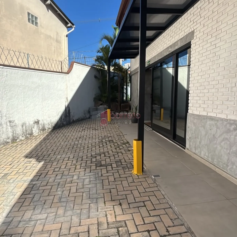 CASA COMERCIAL COM ESTRUTURA DE COWORKING À VENDA NO ANHANGABAÚ EM JUNDIAÍ/SP