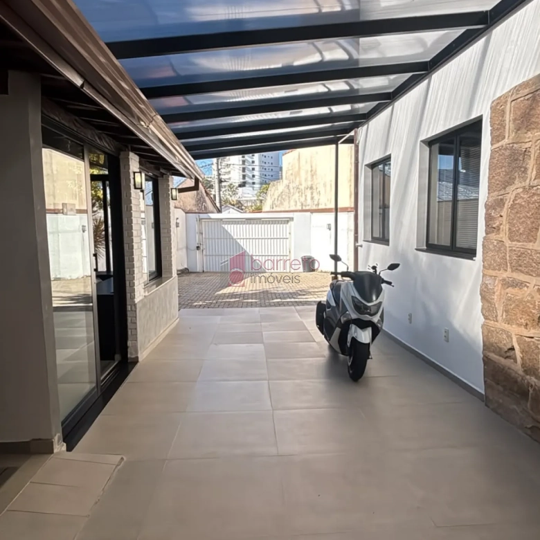 CASA COMERCIAL COM ESTRUTURA DE COWORKING À VENDA NO ANHANGABAÚ EM JUNDIAÍ/SP