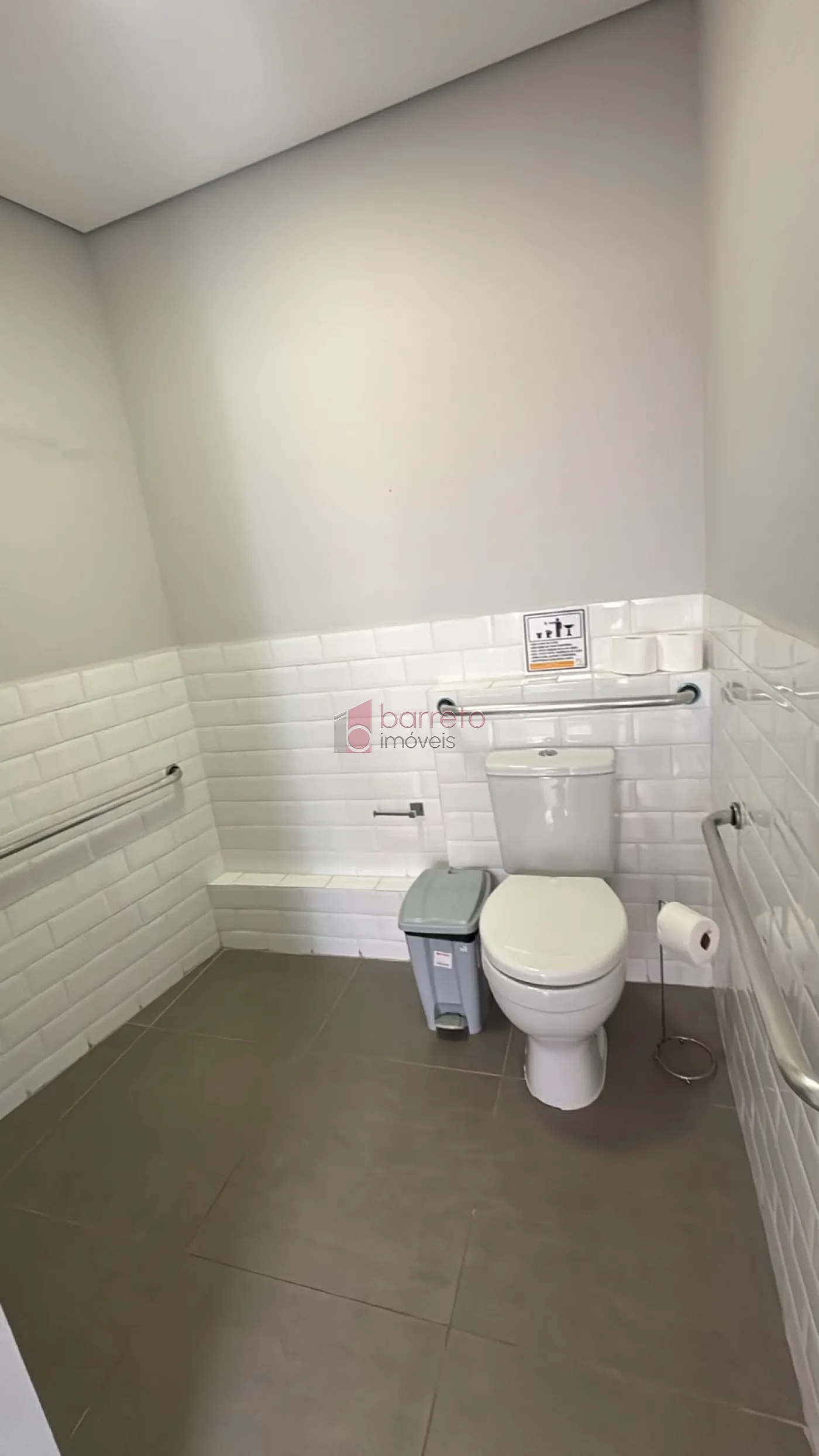 CASA COMERCIAL COM ESTRUTURA DE COWORKING À VENDA NO ANHANGABAÚ EM JUNDIAÍ/SP