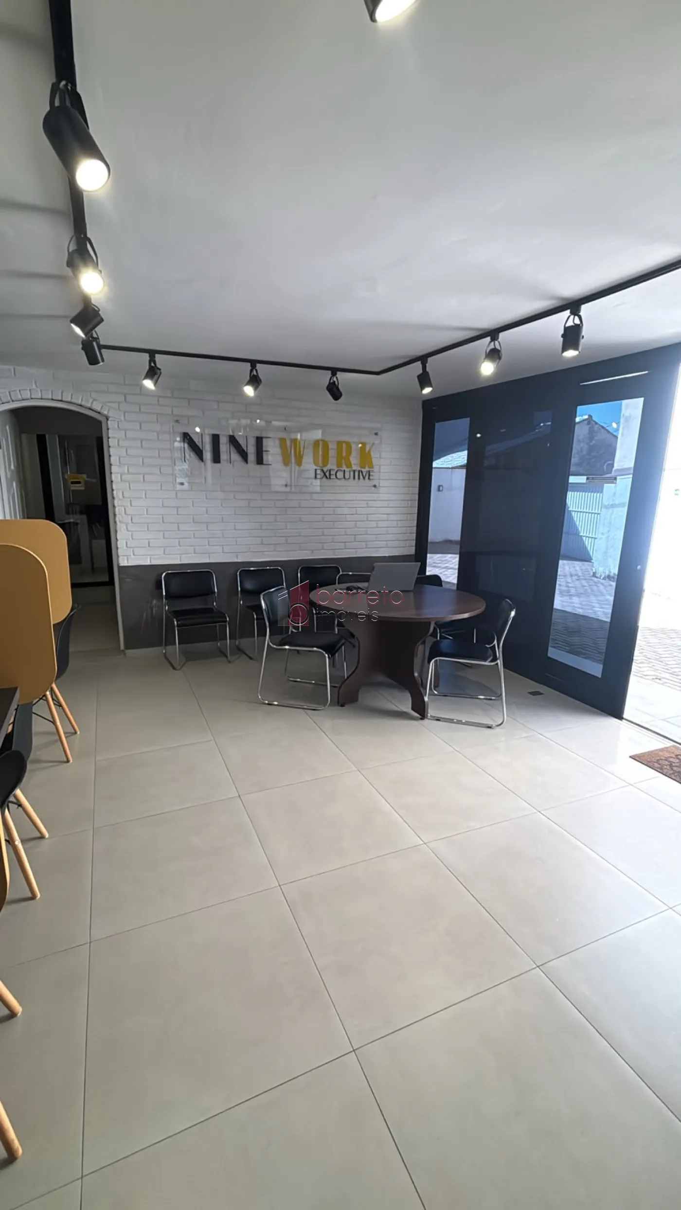 CASA COMERCIAL COM ESTRUTURA DE COWORKING À VENDA NO ANHANGABAÚ EM JUNDIAÍ/SP