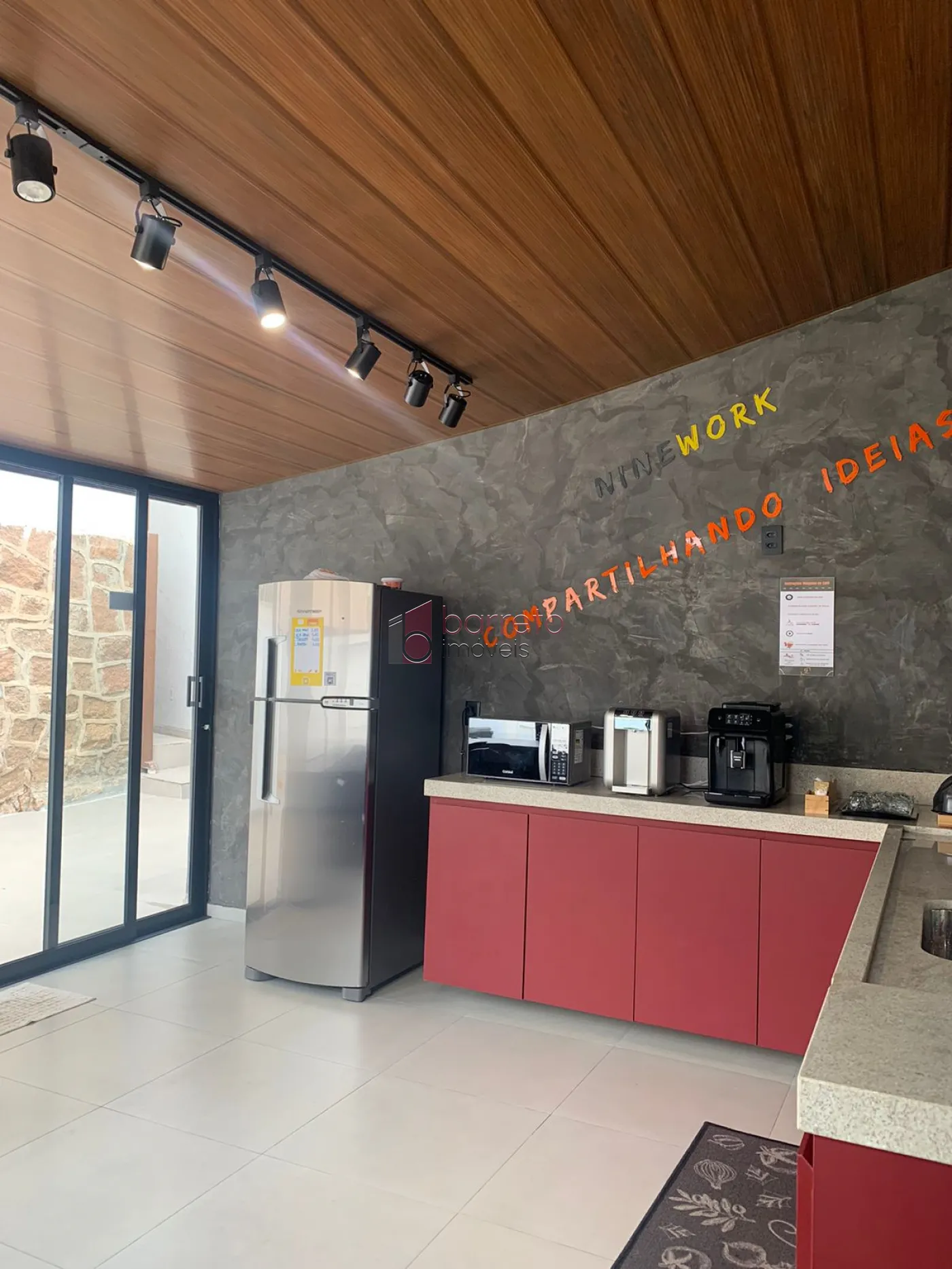 CASA COMERCIAL COM ESTRUTURA DE COWORKING À VENDA NO ANHANGABAÚ EM JUNDIAÍ/SP