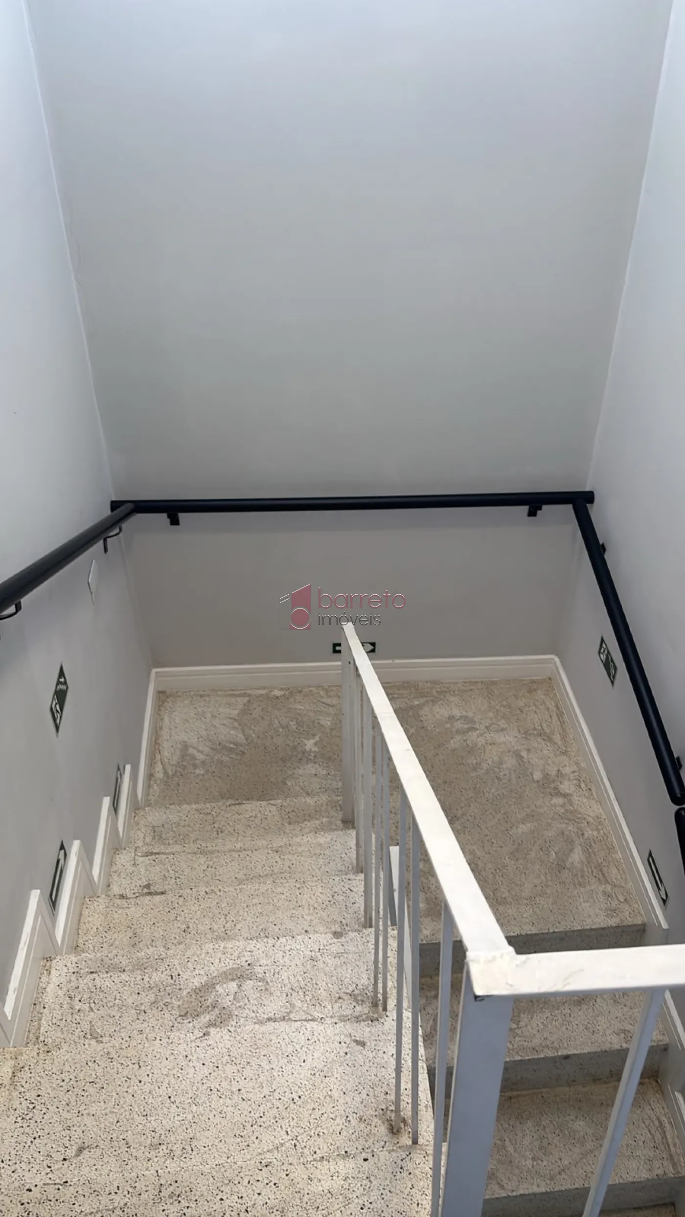 CASA COMERCIAL COM ESTRUTURA DE COWORKING À VENDA NO ANHANGABAÚ EM JUNDIAÍ/SP