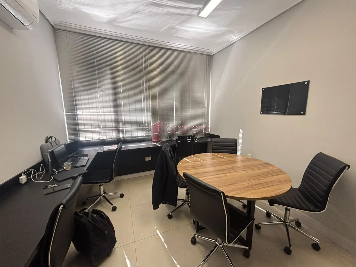 CASA COMERCIAL COM ESTRUTURA DE COWORKING À VENDA NO ANHANGABAÚ EM JUNDIAÍ/SP