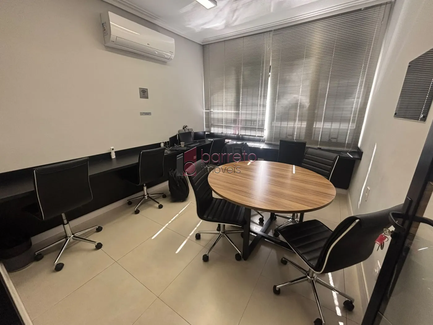 CASA COMERCIAL COM ESTRUTURA DE COWORKING À VENDA NO ANHANGABAÚ EM JUNDIAÍ/SP