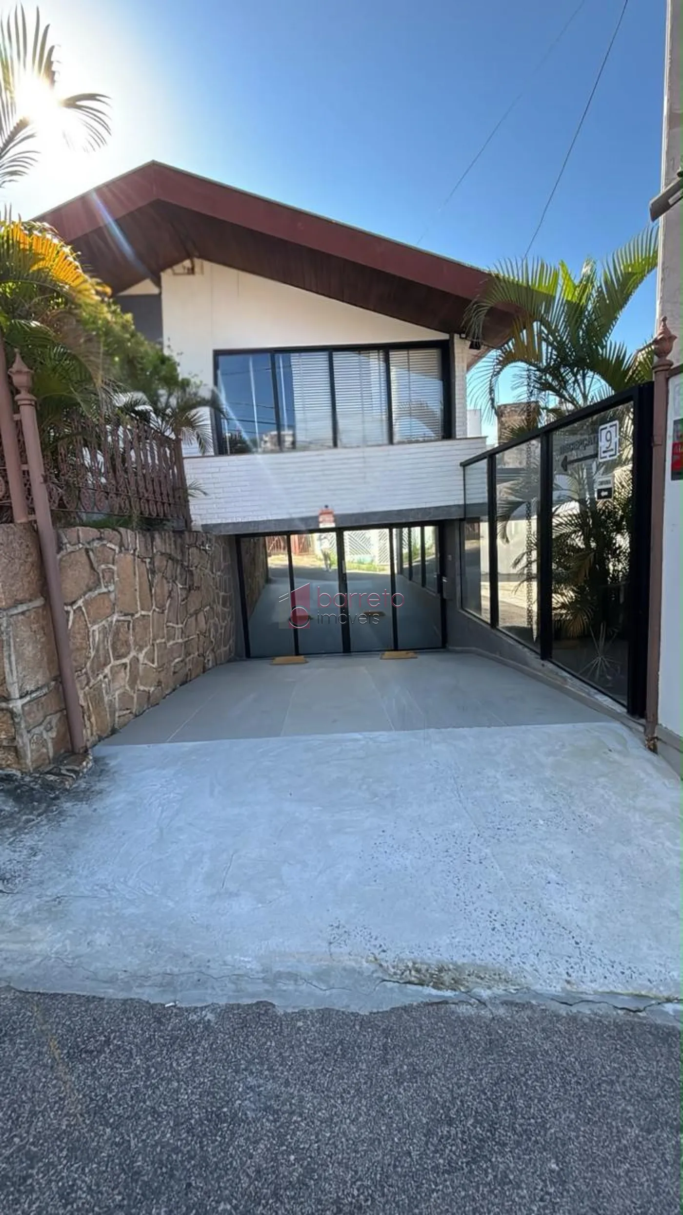 CASA COMERCIAL COM ESTRUTURA DE COWORKING À VENDA NO ANHANGABAÚ EM JUNDIAÍ/SP