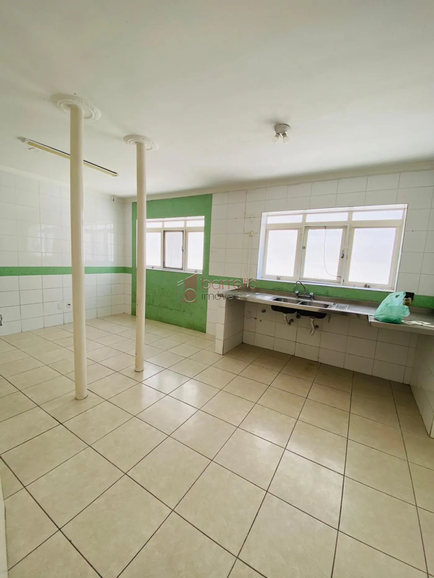 SOBRADO COMERCIAL PARA LOCAÇÃO NO BAIRRO VILA ARENS – JUNDIAÍ/SP