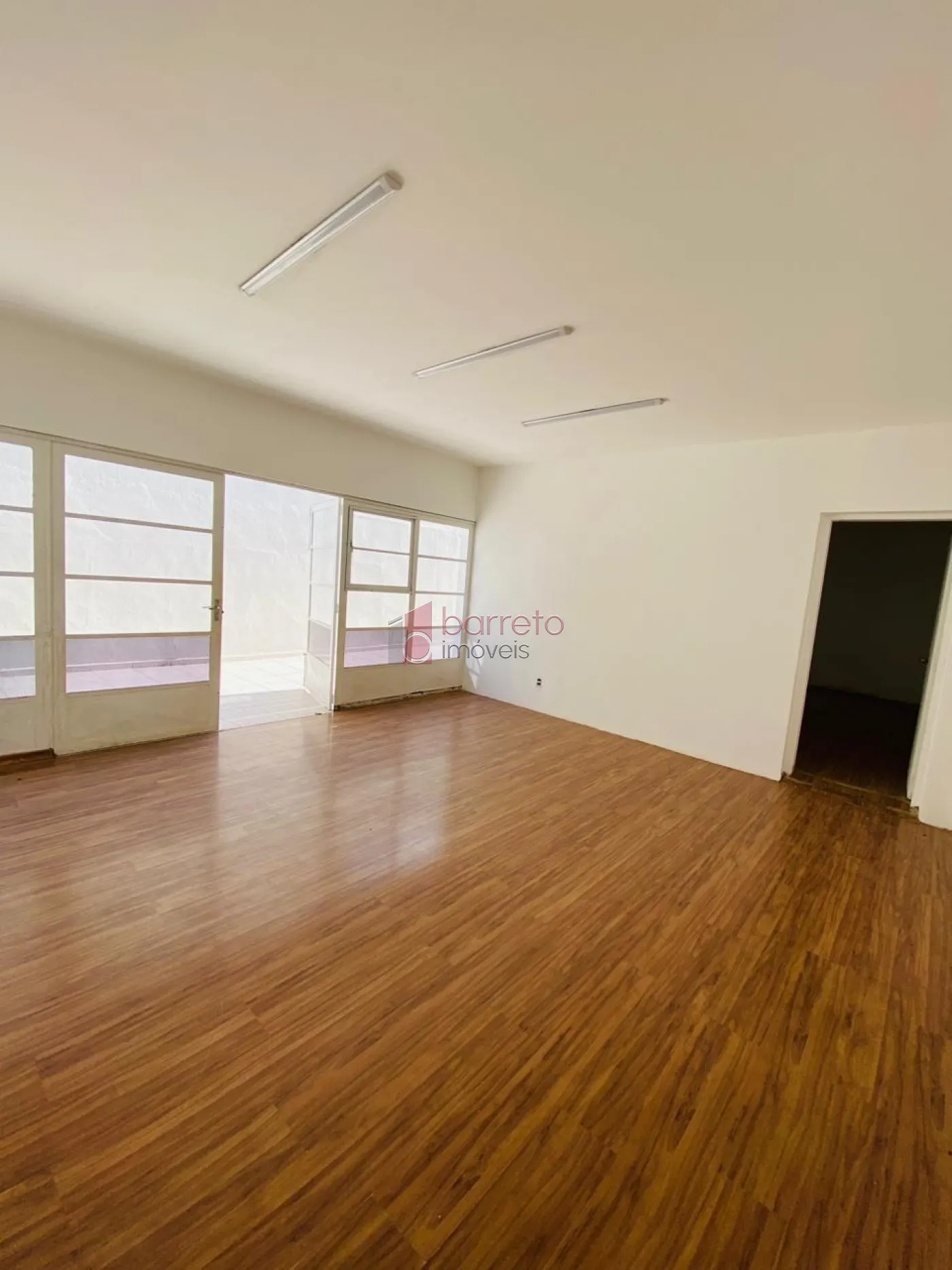 SOBRADO COMERCIAL PARA LOCAÇÃO NO BAIRRO VILA ARENS – JUNDIAÍ/SP