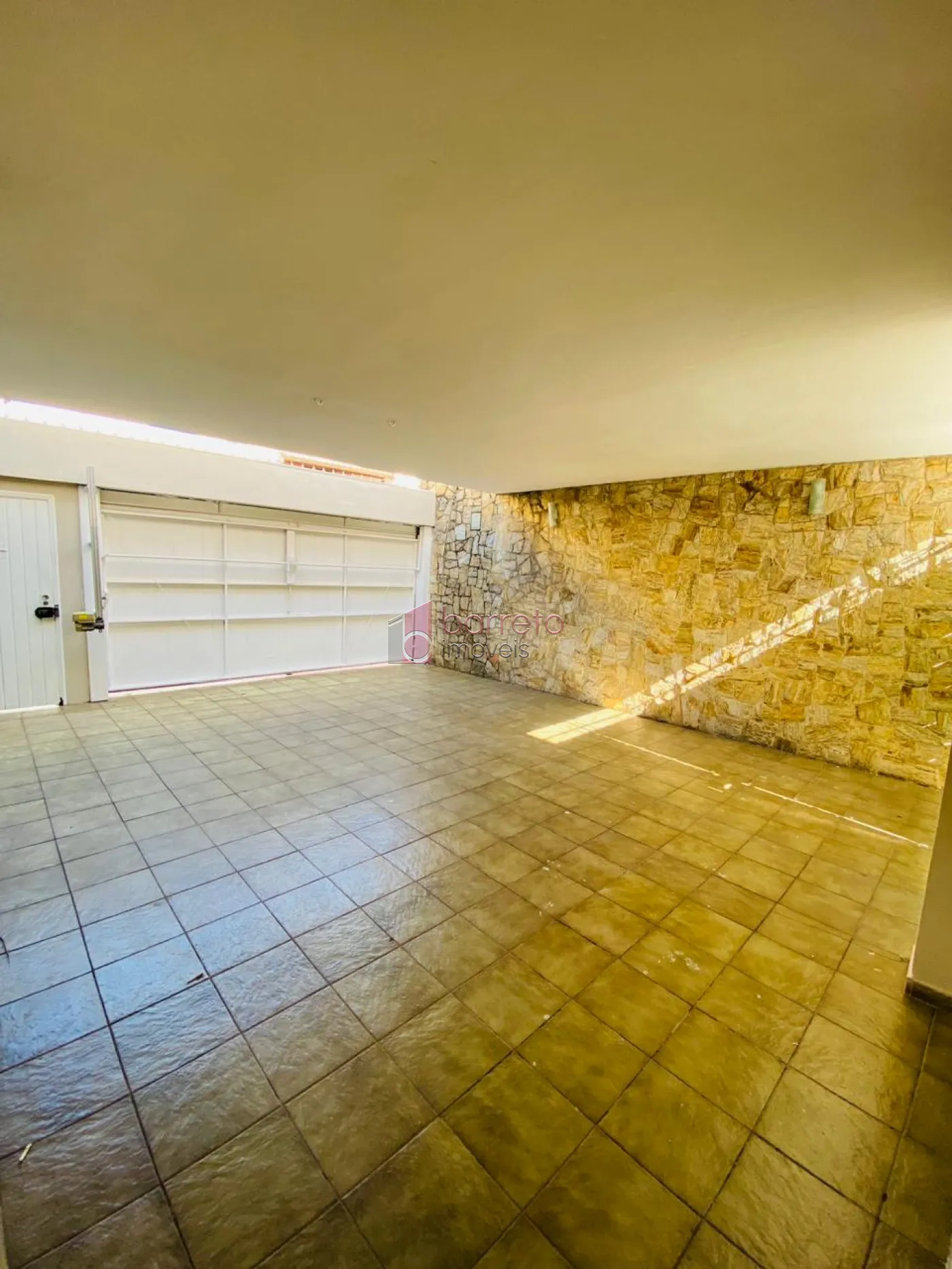 SOBRADO COMERCIAL PARA LOCAÇÃO NO BAIRRO VILA ARENS – JUNDIAÍ/SP