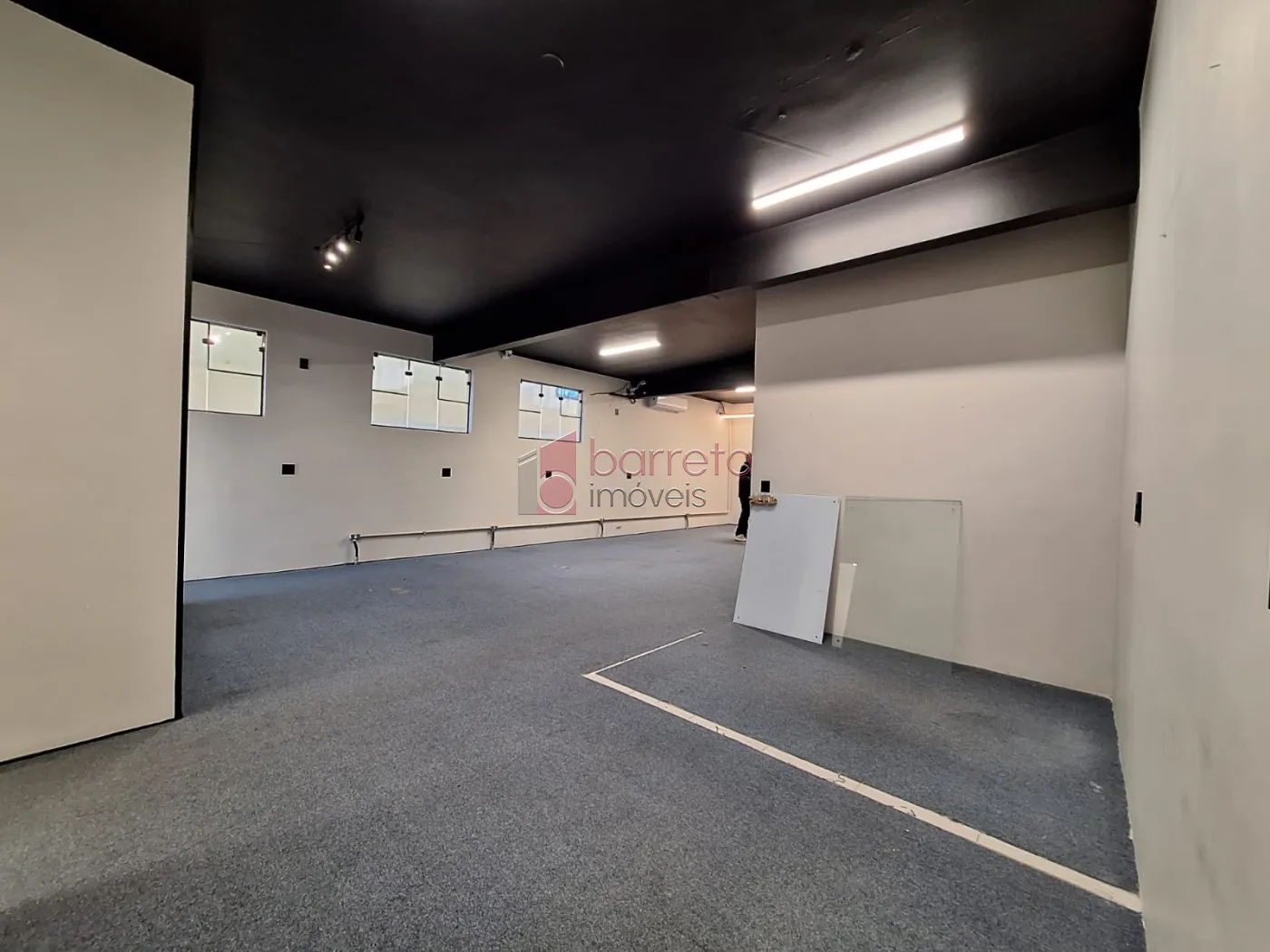SALÃO TÉRREO COMERCIAL PARA LOCAÇÃO NO JARDIM MESSINA – JUNDIAÍ/SP