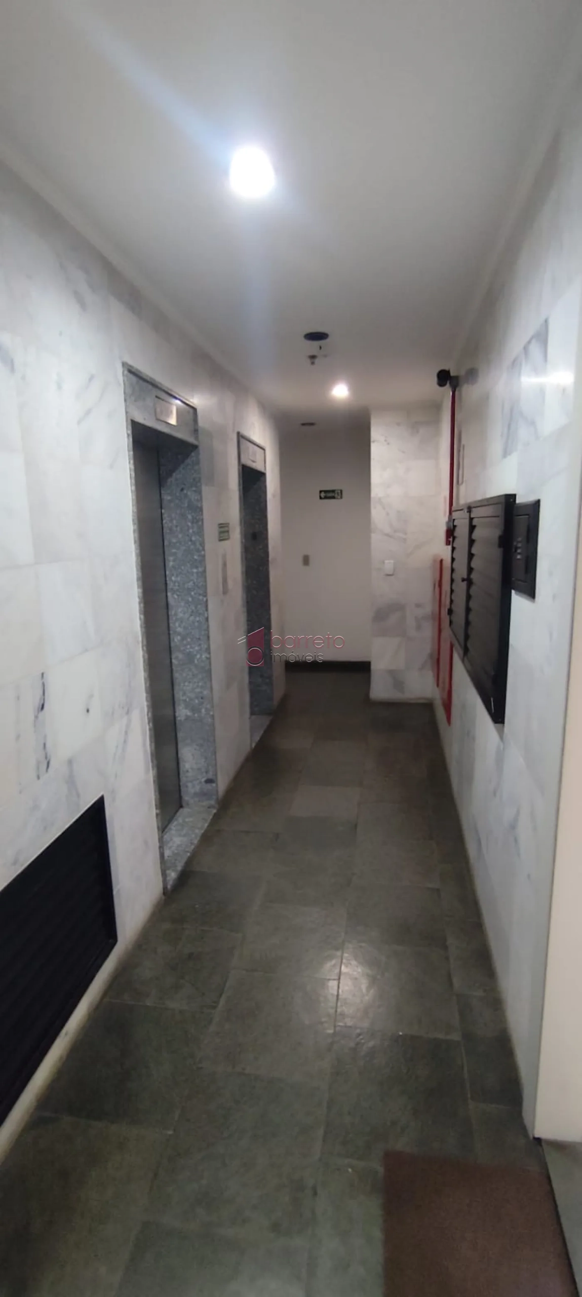 SALA COMERCIAL PARA LOCAÇÃO NO EDIFÍCIO MILÃO NO CENTRO – JUNDIAÍ/SP