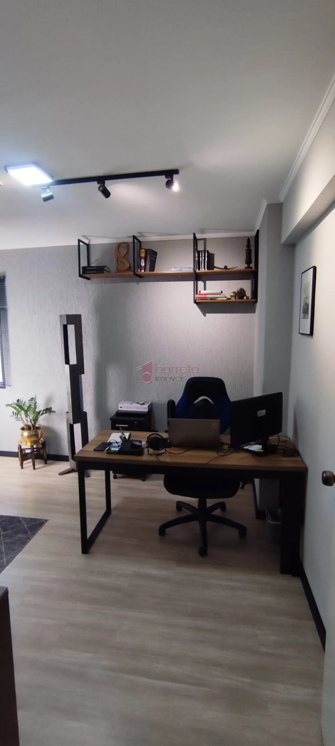 SALA COMERCIAL PARA LOCAÇÃO NO EDIFÍCIO MILÃO NO CENTRO – JUNDIAÍ/SP