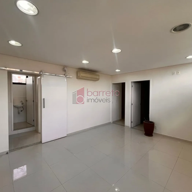 SALA COMERCIAL NO EDIFÍCIO SAINT PIERRE – JUNDIAÍ/SP