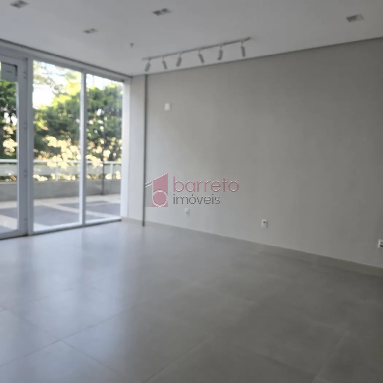 SALA TÉRREA PARA LOCAÇÃO E VENDA NO EDIFÍCIO GOLDEN OFFICE BUSINESS & MALL – JUNDIAÍ/SP