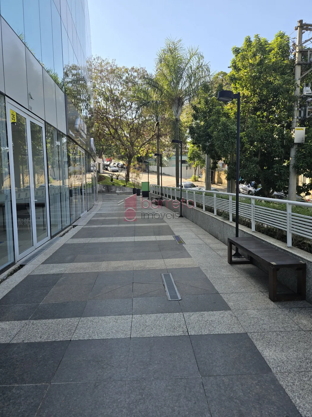 SALA TÉRREA PARA LOCAÇÃO E VENDA NO EDIFÍCIO GOLDEN OFFICE BUSINESS & MALL – JUNDIAÍ/SP