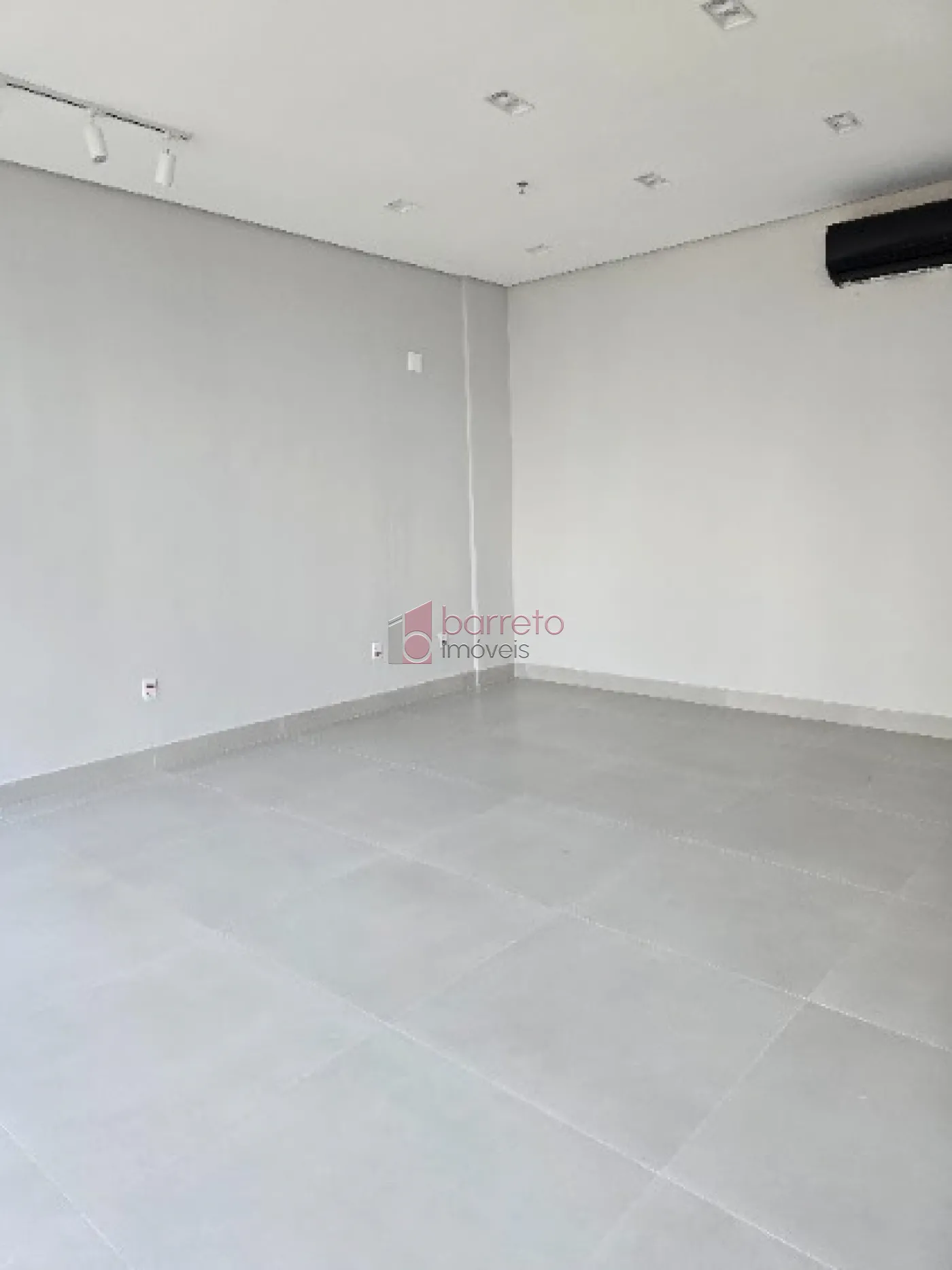 SALA TÉRREA PARA LOCAÇÃO E VENDA NO EDIFÍCIO GOLDEN OFFICE BUSINESS & MALL – JUNDIAÍ/SP