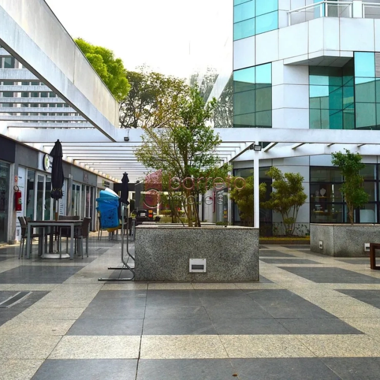 SALA TÉRREA PARA LOCAÇÃO E VENDA NO EDIFÍCIO GOLDEN OFFICE BUSINESS & MALL – JUNDIAÍ/SP