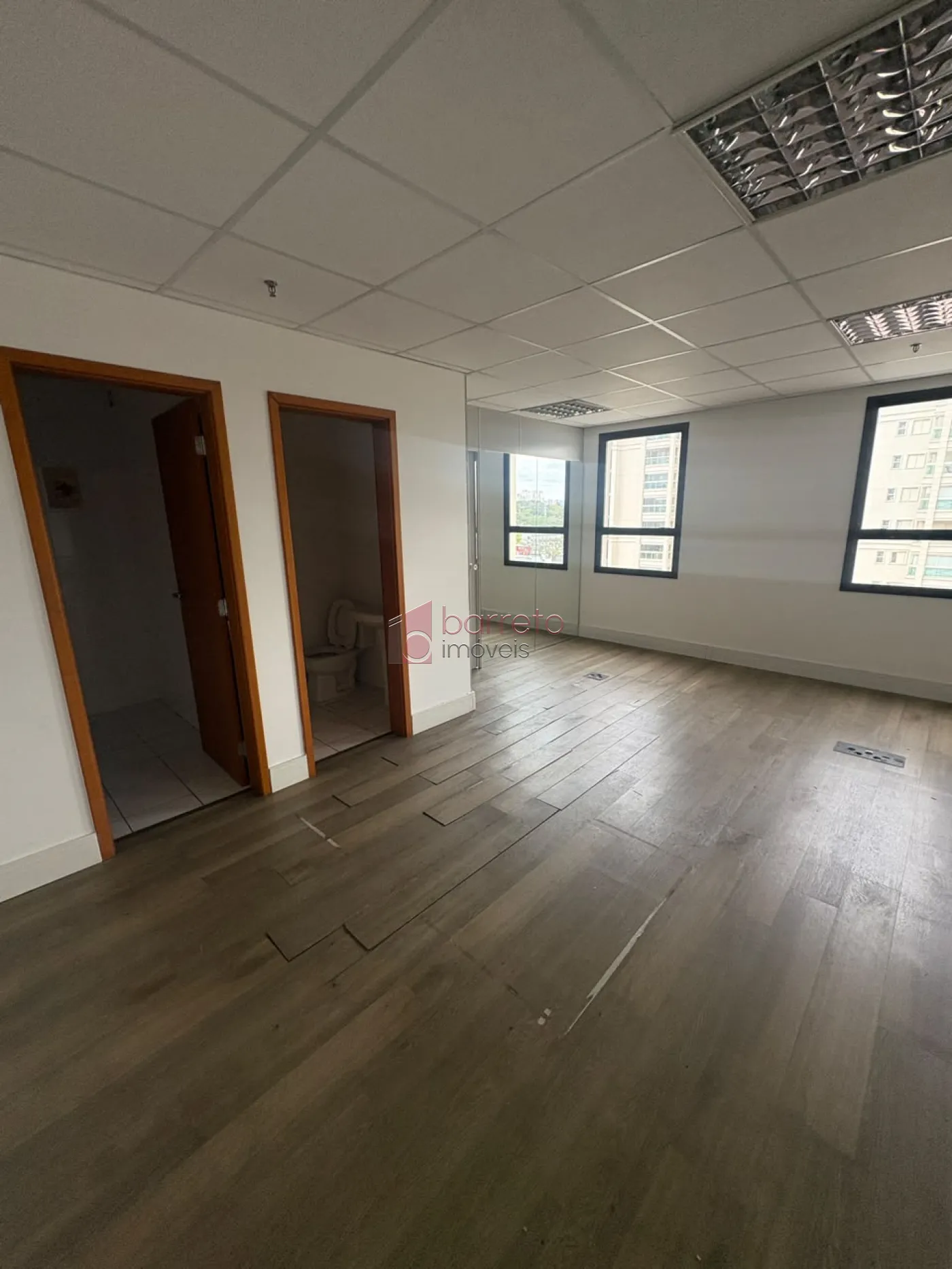 SALA COMERCIAL PARA LOCAÇÃO NO EDIFÍCIO CAMPOS ELÍSIOS – JUNDIAÍ/SP