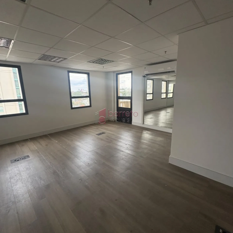 SALA COMERCIAL PARA LOCAÇÃO NO EDIFÍCIO CAMPOS ELÍSIOS – JUNDIAÍ/SP