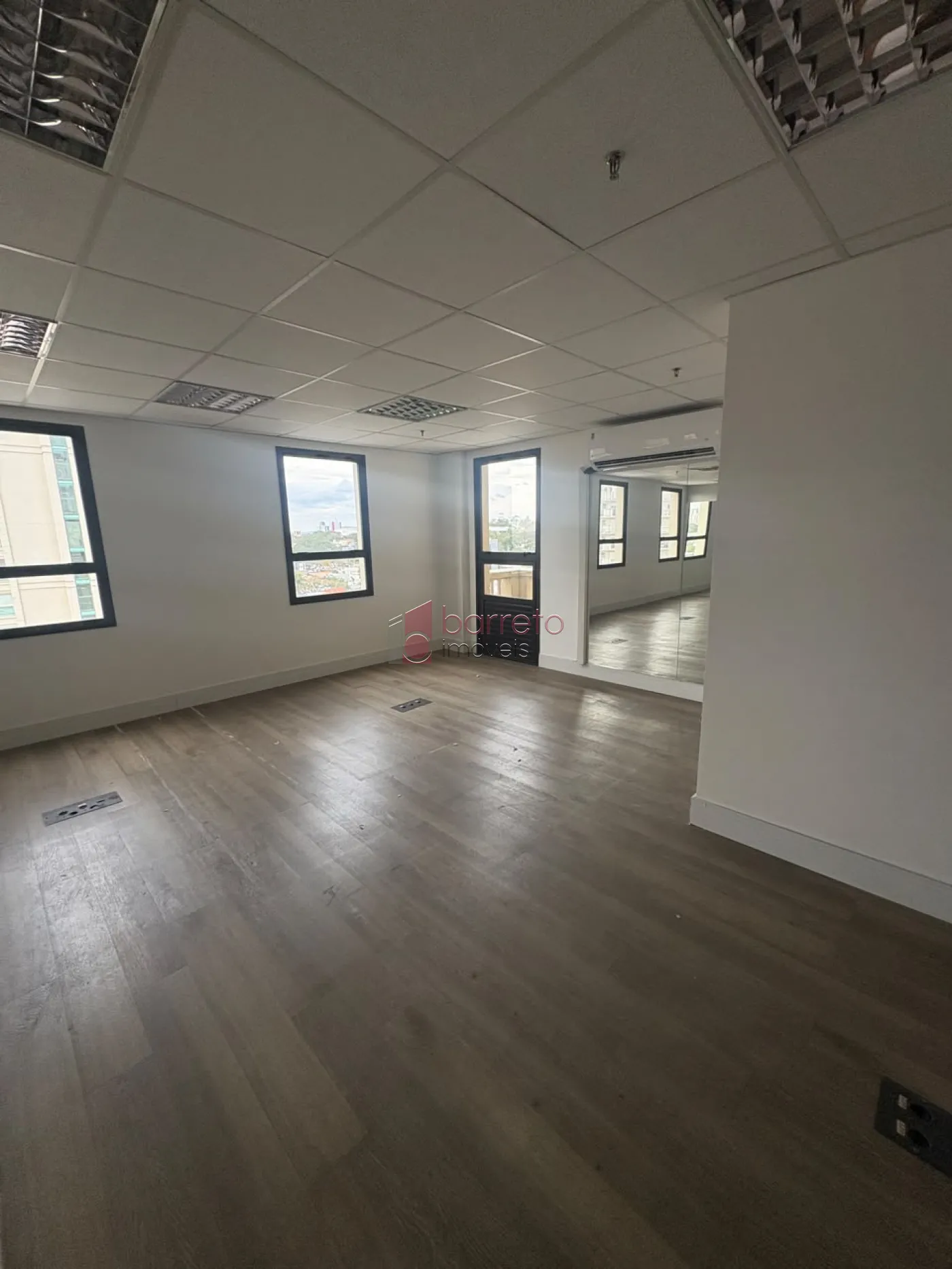 SALA COMERCIAL PARA LOCAÇÃO NO EDIFÍCIO CAMPOS ELÍSIOS – JUNDIAÍ/SP