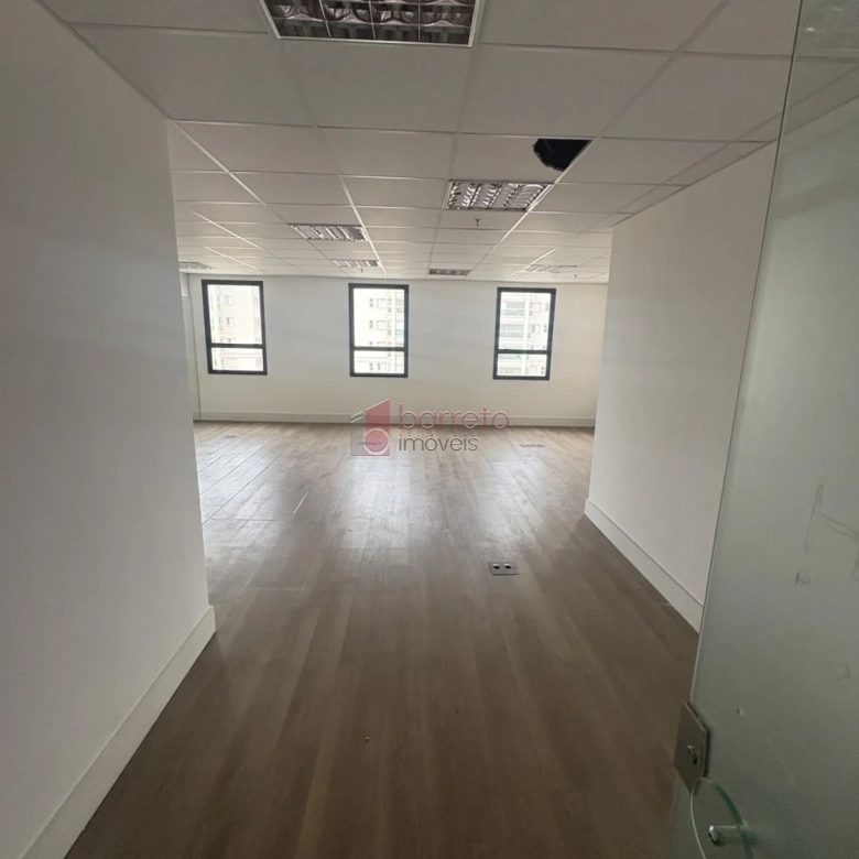 SALA COMERCIAL PARA LOCAÇÃO NO EDIFÍCIO CAMPOS ELÍSIOS – JUNDIAÍ/SP