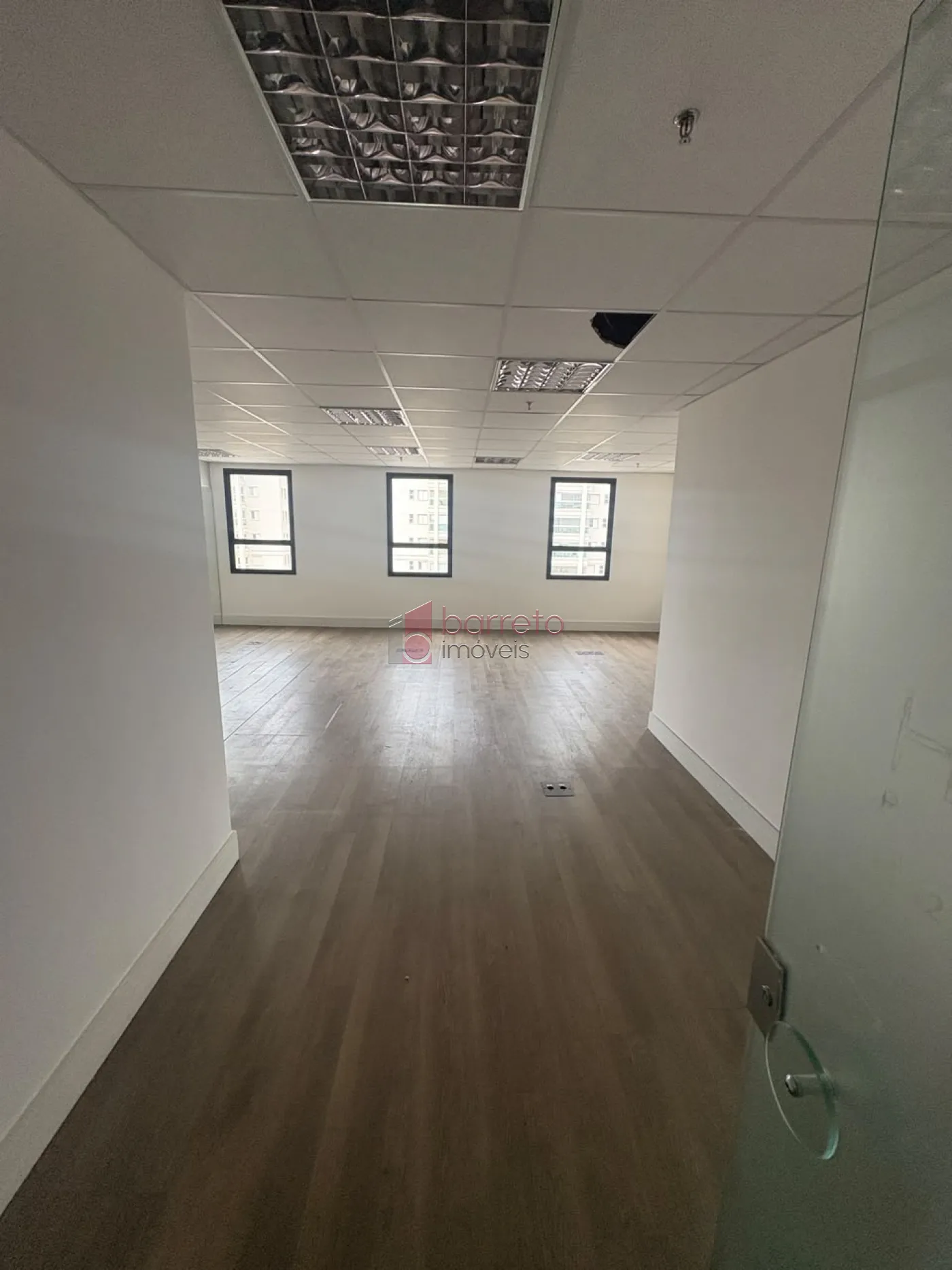 SALA COMERCIAL PARA LOCAÇÃO NO EDIFÍCIO CAMPOS ELÍSIOS – JUNDIAÍ/SP