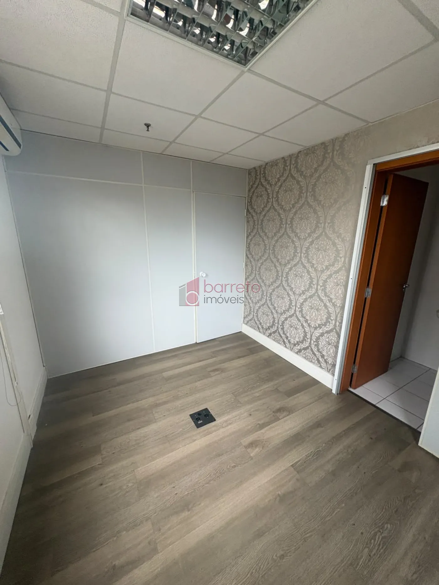 SALA COMERCIAL PARA LOCAÇÃO NO EDIFÍCIO CAMPOS ELÍSIOS – JUNDIAÍ/SP