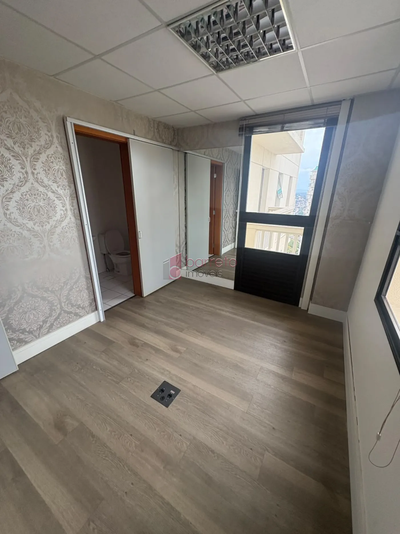 SALA COMERCIAL PARA LOCAÇÃO NO EDIFÍCIO CAMPOS ELÍSIOS – JUNDIAÍ/SP
