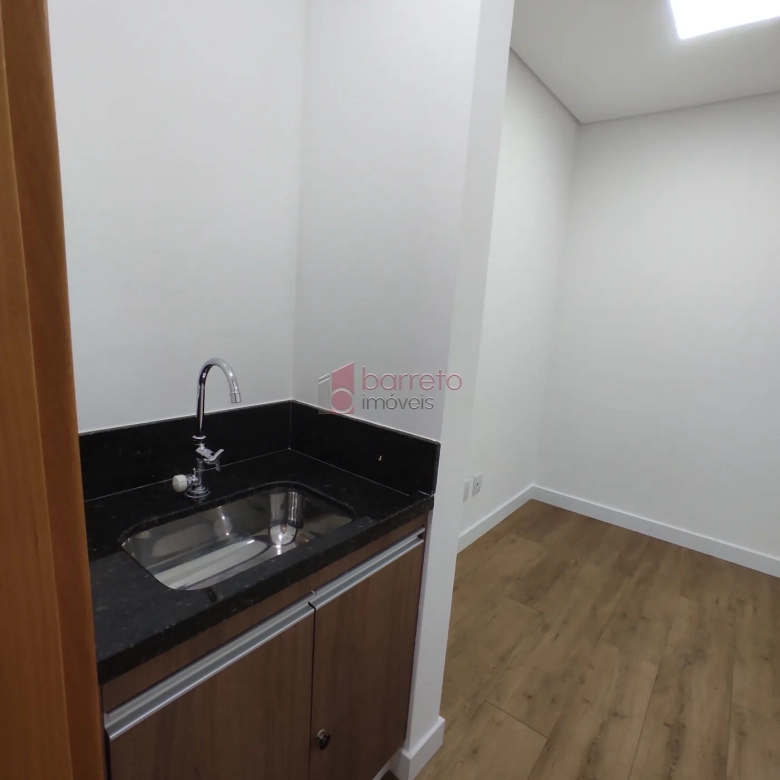 SALA COMERCIAL À VENDA NO CONDOMÍNIO UFFIZI MEDICAL & BUSINESS CENTER NO CENTRO DE JUNDIAÍ/SP