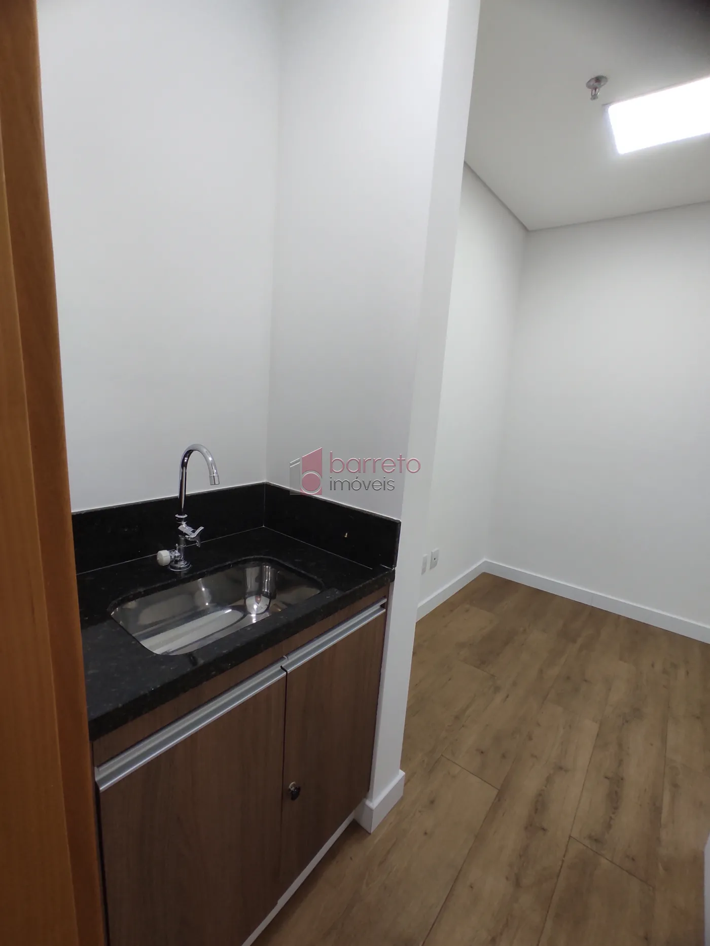 SALA COMERCIAL À VENDA NO CONDOMÍNIO UFFIZI MEDICAL & BUSINESS CENTER NO CENTRO DE JUNDIAÍ/SP